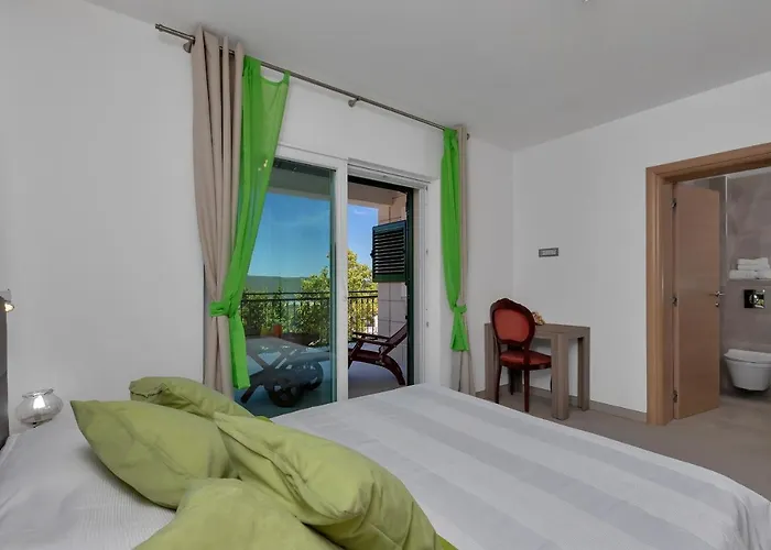 Lazeta Vila *